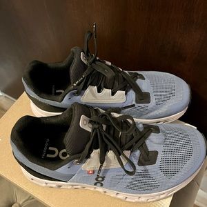 OC size 6.5 woman’s blue sneakers